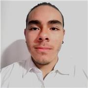 Profesor de matematicas, algebra y programacion imparte clase a niños de todas las edades